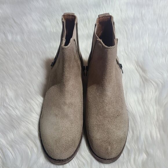 NWOB|Frye Carly Ash Suede Chelsea Ankle Bootie, 7 - Picture 5 of 13